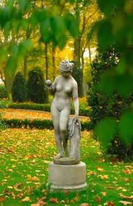 Casa Padrino Art Nouveau escultura Venus con manzana estilo antiguo gris 38 x H 118 cm estilo antiguo - decoración de jardín barroco - pesado y sólido