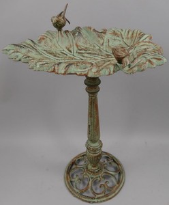 Casa Padrino bain d'oiseaux Art Nouveau avec 2 oiseaux décoratifs vert clair / rouille 40 x 34 x H. 61 cm - Décoration de Jardin - Accessoires de Jardin