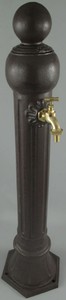 Casa Padrino columna de agua para jardín Art Nouveau marrón rústico / latón Ø 23 x A. 97 cm - Dispensador de agua nostálgico de aluminio con grifo - Accesorios de Jardín