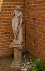 Casa Padrino sculpture Art Nouveau Vénus avec pomme style antique gris 27 x H 94 cm style antique - décoration de jardin baroque - lourde et solide