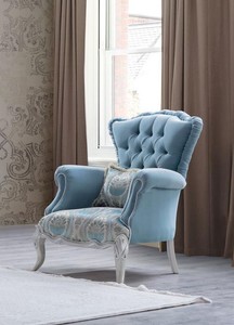 Casa Padrino Luxus Barock Wohnzimmer Sessel mit dekorativem Kissen Hellblau / Grau 85 x 87 x H. 108 cm - Barock Möbel - Edel & Prunkvoll