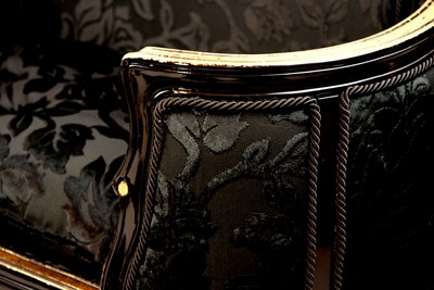 Pompöös by Casa Padrino Luxus Barock Hunde & Katzenbett Deluxe Schwarz Bouquet Muster / Gold von Harald Glööckler