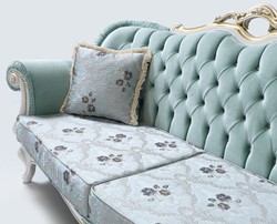 Casa Padrino divano del soggiorno barocco con strass e motivi floreali verde chiaro / blu chiaro / bianco / oro 215 x 80 x A. 120 cm - Mobili Barocchi