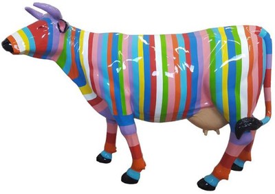 Casa Padrino sculpture design de jardin vache avec rayures multicolore 210 x 55 x H. 147 cm - Énorme figurine décorative résistante aux intempéries - Figurine animalière grandeur nature