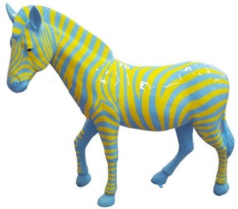 Casa Padrino décoration design cheval zèbre bleu clair / jaune 191 x H. 167 cm - énorme figurine décoration - figurine animal grandeur nature - Sculpture Décoration Jardin