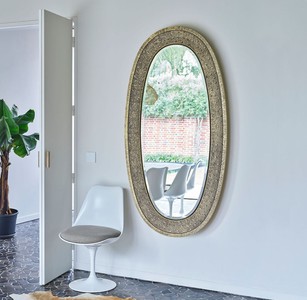 Casa Padrino Luxus Spiegel Gold 89 x 5 x H. 170 cm - Eleganter Ovaler Wandspiegel - Garderoben Spiegel - Wohnzimmer Spiegel - Luxus Deko Accessoires