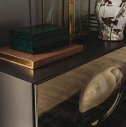 Verspiegeltes Luxus Designer Sideboard mit 3 Türen Graphit Matt Bronze Mirrored Luxury Designer Sideboard with 3 Doors Graphite Matt Bronze