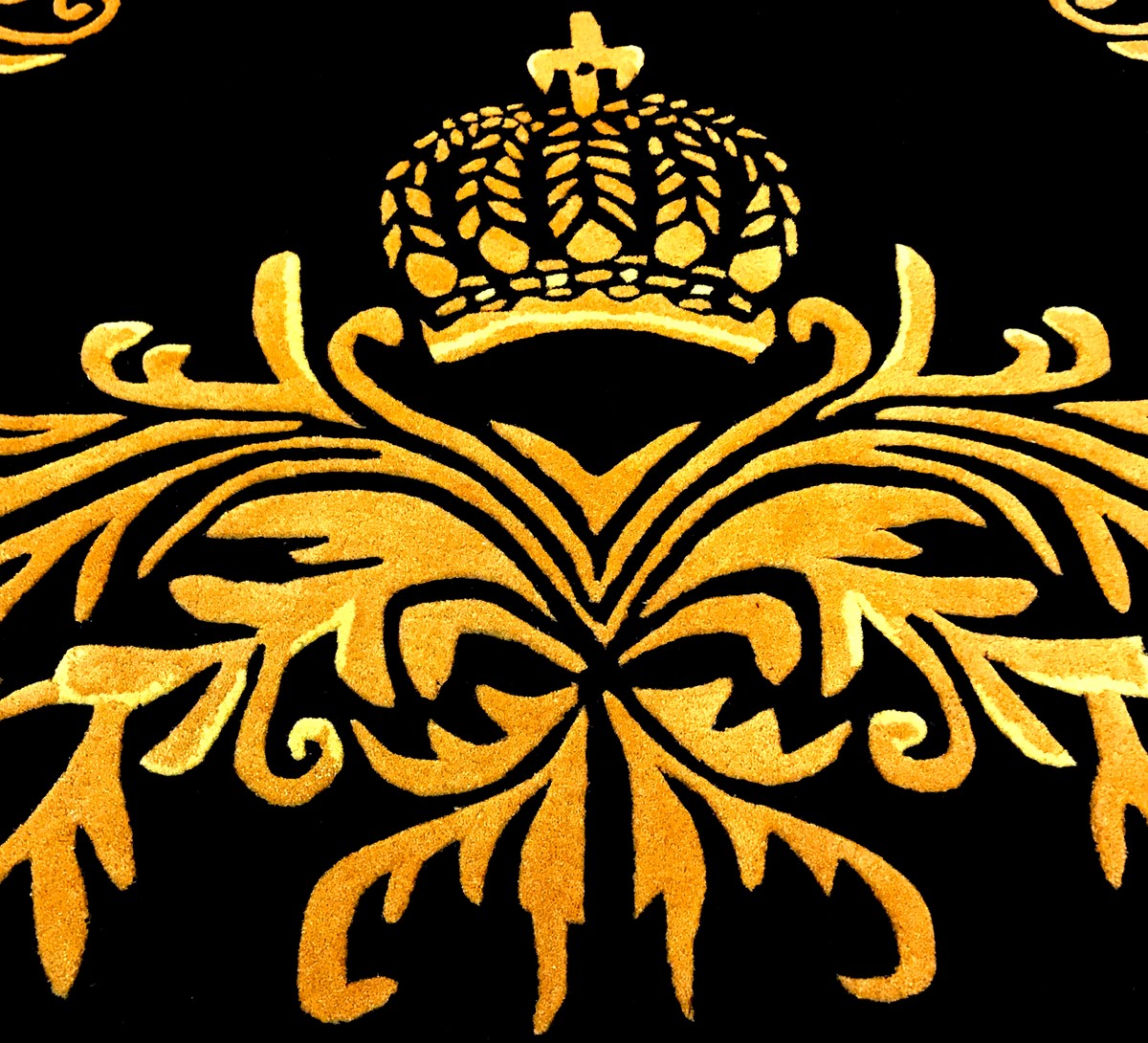 Pompöös by Casa Padrino Luxus Barock Teppich Schwarz Gold Stardesigner Harald Glööckler Carpet Baroque Krone Crown Wool Wolle Luxus Luxury Pompöös by Casa Padrino Luxus Barock Teppich Schwarz Gold Stardesigner Harald Glööckler Carpet Baroque Krone Crown Wool Wolle Luxus Luxury
