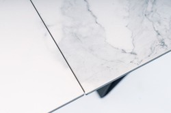 Ausziehbarer Luxus Designer Metall Esstisch Küchentisch mit Glasplatte Weiß Matt Schwarz Extendable Luxury Designer Metal Dining Table Kitchen Table with Glass Top White Matt Black