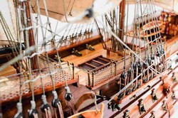 Handegfertigtes Deko Schiff Holzschiff Flaggschiff Modellschiff Segelschiff Kriegsschiff HMS Victory Handmade Decoration Ship Wooden Ship Flagship Model Ship Sailing Ship Warship HMS Victory