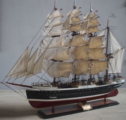 Casa Padrino voilier de luxe Pamier avec support en bois massif noir / blanc / rouge / marron 97 x 30 x H. 70 cm - Bateau décoratif fait main bateau en bois - Accessoires de Décoration