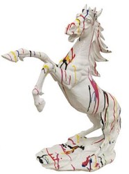 Designer Dekofigur Deko Skulptur Gartenfigur Wildes Pferd Weiß Mehrfarbig Designer Decoration Figure Decoration Sculpture Garden Figure Wild Horse White Multi Pferdeskulptur