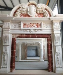Prunkvolle Luxus Barock Marmor Kaminumrandung Weiß Rot Magnificent Luxury Baroque Marble Fireplace Surround White Red