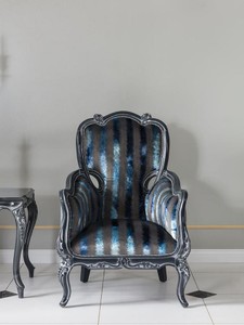 Casa Padrino Luxus Barock Wohnzimmer Sessel Grau / Blau / Grau 80 x 80 x H. 116 cm - Edler Massivholz Sessel mit Streifen - Barockstil Wohnzimmer Möbel