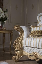Casa Padrino sofá barroco de lujo blanco / oro 248 x 108 x A. 122 cm - Sofá de salón con patrón elegante y cojines decorativos - Magníficos muebles barrocos
