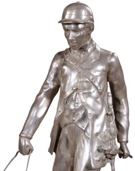 Deko Bronze Jäger mit Hund Skulptur Figur mit Marmorsockel Silber Schwarz Deco Hunter and Dog Bronze Sculpture Figure with Marble Base Silver Black
