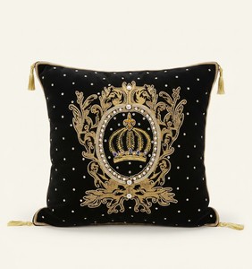 Harald Glööckler Luxus Barock Deko Kissen Pompöös by Casa Padrino Krone Bordeaux / Gold aufwendig verziert mit Pailletten und Glitzersteinen Harald Glööckler Luxus Barock Deko Kissen Pompöös by Casa Padrino Krone Bordeaux / Gold aufwendig verziert mit Pailletten und Glitzersteinen