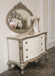 Casa Padrino cassettone camera da letto barocco di lusso con elegante specchio da parete bianco / argento - Armadio in legno massello con specchio - Mobili camera da letto barocco - Nobile e Magnifico