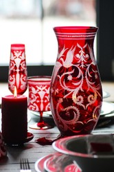 Casa Padrino luxury deco glass vase red / silver Ø 14 x H. 30 cm - Handmade and hand engraved flower vase - Hotel & Restaurant Accessories - Luxury Quality