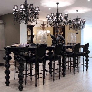 Casa Padrino conjunto de muebles de bar barrocos de lujo negro - 1 Mesa de Bar y 8 Sillas de Bar - Muebles de bar nobles en estilo barroco - Muebles de Hotel - Calidad de Lujo