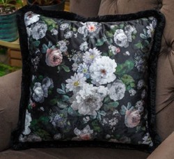 Luxus Designer Deko Kissen mit Fransen Blumen Design Schwarz Mehrfarbig Luxury Designer Decorative Pillow with Fringes Flowers Design Black Multicolor