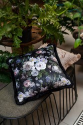 Luxus Designer Deko Kissen mit Fransen Blumen Design Schwarz Mehrfarbig Luxury Designer Decorative Pillow with Fringes Flowers Design Black Multicolor