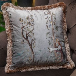 Luxus Designer Deko Kissen mit Fransen Frau im Garten Design Grau Mehrfarbig Luxury Designer Decorative Pillow with Fringes Woman in the Garden Design Gray Multicolor