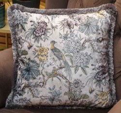 Luxus Designer Deko Kissen mit Fransen Blumen & Vögel Design Hellbeige Mehrfarbig Luxury Designer Decorative Pillow with Fringes Flowers & Birds Design Light Beige Multicolor