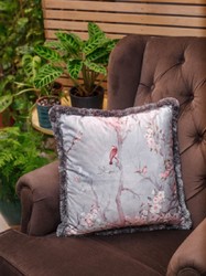 Luxus Designer Deko Kissen mit Fransen Vögel im Wald Design Hellgrau Mehrfarbig Luxury Designer Decorative Pillow with Fringes Birds in the Forest Design Light Gray Multicolor
