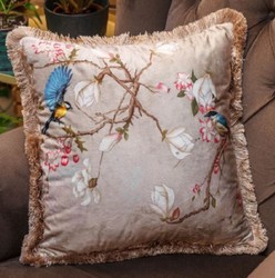 Luxus Designer Deko Kissen mit Fransen Vögel Design Beige Mehrfarbig Luxury Designer Decorative Pillow with Fringes Birds Design Beige Multicolor