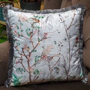 Luxus Designer Deko Kissen mit Fransen Pflanzen & Vögel Design Grau Mehrfarbig Luxury Designer Decorative Pillow with Fringes Plants & Birds Design Gray Multicolor