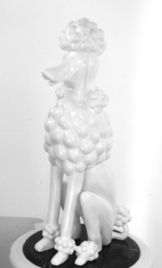 Casa Padrino figurine décorative caniche chien blanc H. 63 cm - Sculpture décorative résistante aux intempéries - Déco salon - Déco jardin - Déco terrasse Casa Padrino figurine décorative caniche chien blanc H. 63 cm - Sculpture décorative résistante aux intempéries - Déco salon - Déco jardin - Déco terrasse