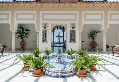 Casa Padrino fuente Art Nouveau de lujo blanco / azul 300 x 300 x A. 155 cm - Fuente de jardín de cerámica hecha a mano y pintada a mano - Accesorios de Decoración de Jardín Barroco y Art Nouveau