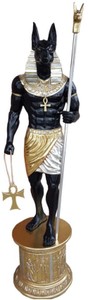 Casa Padrino sculpture décorative dieu égyptien Anubis noir / or / argent H. 250 cm - Énorme figure décorative égyptienne résistante aux intempéries avec socle - Décoration de Jardin et Terrasse