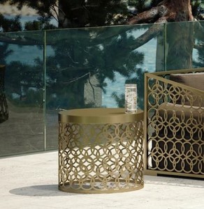 Casa Padrino luxury garden table gold Ø 60 x H. 50 cm - Round handmade aluminum table - Garden table - Terrace table - Hotel furniture - Luxury Quality