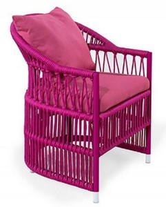 Casa Padrino Luxus Gartenstuhl mit Armlehnen Lila 56 x 56 x H. 82 cm - Handgewebter wetterbeständiger Esszimmerstuhl - Garten Terrassen Stuhl Möbel - Luxus Qualität