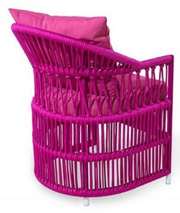 Casa Padrino Luxus Gartenstuhl mit Armlehnen Lila 56 x 56 x H. 82 cm - Handgewebter wetterbeständiger Esszimmerstuhl - Garten Terrassen Stuhl Möbel - Luxus Qualität