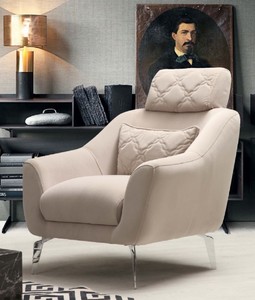 Casa Padrino luxury living room armchair with adjustable headrest and decorative pillow beige / silver 83 x 85 x H. 92 cm - Luxury living room furniture