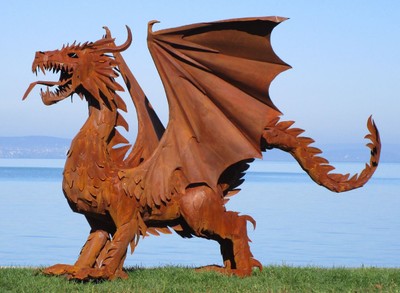Casa Padrino sculpture de décoration de jardin de luxe dragon rouille 290 x 180 x H. 235 cm - Immense figurine de décoration en acier - Décoration Figurine de Jardin d'Hôtel