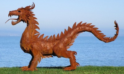 Casa Padrino sculpture de décoration de jardin de luxe dragon rouille 290 x 75 x H. 177 cm - Immense figurine de décoration en acier - Décoration Figurine de Jardin d'Hôtel