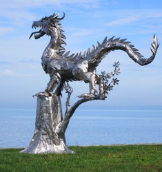 Casa Padrino sculpture de décoration de jardin de luxe dragon argent 290 x 140 x H. 292 cm - Immense figurine de décoration en acier inoxydable - Décoration Figurine de Jardin d'Hôtel