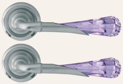 Casa Padrino set di maniglia per porta di lusso grigio / viola 15 x A. 5 cm - Maniglie per porte in ottone nobile con cristallo Swarovski - Qualità di Lusso Casa Padrino set di maniglia per porta di lusso grigio / viola 15 x A. 5 cm - Maniglie per porte in ottone nobile con cristallo Swarovski - Qualità di Lusso