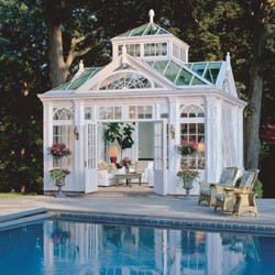 Casa Padrino Casa da Giardino di Lusso Bianca 472 x 396 x A. 548 cm - Padiglione da Giardino in Ferro Battuto con Vetrate