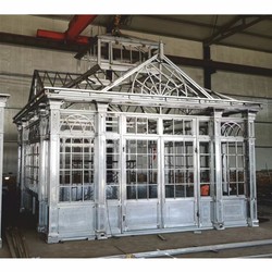 Casa Padrino Casa da Giardino di Lusso Bianca 472 x 396 x A. 548 cm - Padiglione da Giardino in Ferro Battuto con Vetrate