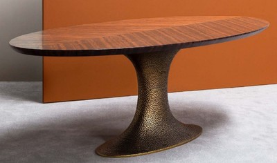 Casa Padrino luxury dining table brown / antique gold 260 x 120 x H. 76 cm - Oval kitchen table with elegant eucalyptus veneer table top and table leg in a hammered look - Dining room furniture