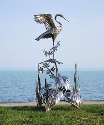 Casa Padrino luxury stainless steel garden sculpture heron on branch silver 103 x 108 x H. 218 cm - Handmade garden decoration figure - Luxury garden decoration