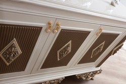 Casa Padrino set di mobili barocchi di lusso bianco / marrone / oro - 1 Credenza con 4 Ante e 2 Specchi - Mobili barocchi nobili - Nobili e Magnifico
