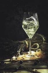 Casa Padrino ensemble de 6 verres à vin blanc de luxe blanc Ø 8,6 x H. 22,4 cm - Verres à vin faits à la main et peints à la main - Accessoires pour Hôtels et Restaurants - Qualité de Luxe