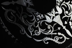 Casa Padrino luxury cake plate black / silver Ø 32 x H. 12 cm - Handmade and hand-engraved glass cake plate - Hotel & Restaurant Accessories - Luxury Quality