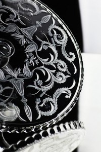 Casa Padrino Luxus Kuchenteller Silber Ø 32 x H. 12 cm - Handgefertigte und handgravierte Glas Kuchenplatte - Hotel & Restaurant Accessoires - Luxus Qualität